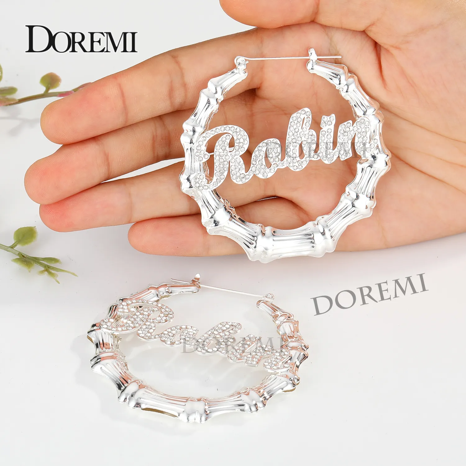 Hoop Huggie Doremi Bling Name Bambusohrringe benutzerdefinierte Trapez -Hoop -Bambus Namen Ohrringe Brief großer personalisierter Name Ohrringe Frauen Geschenk 230811