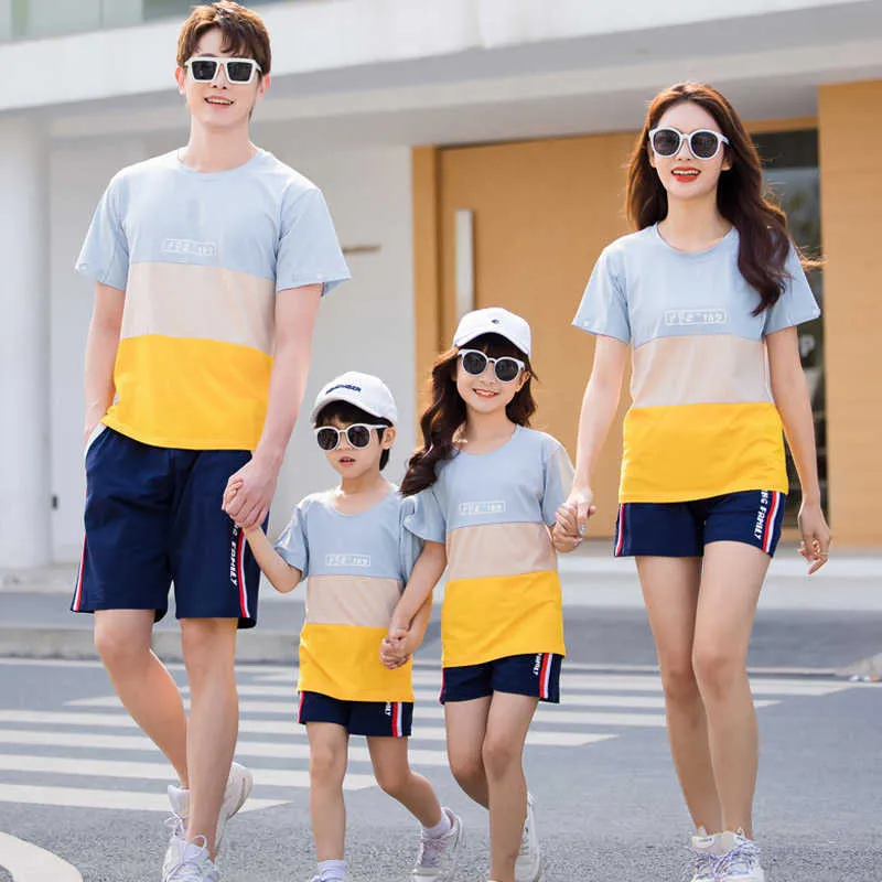 Abiti coordinati per la famiglia Look per la famiglia T-shirt stile estivo Pantaloni corti Abiti per madre figlia Abiti coordinati per la famiglia Vestiti per padre e figlio