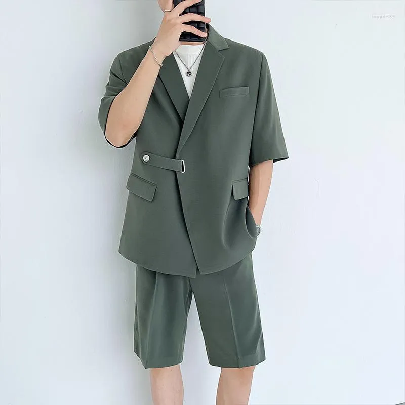 メンズトラックスーツショーツスーツジャケットセット夏のカジュアルハンサムイギリスの服メンズショートセットソリッドブルーグリーン韓国の奇妙なもの