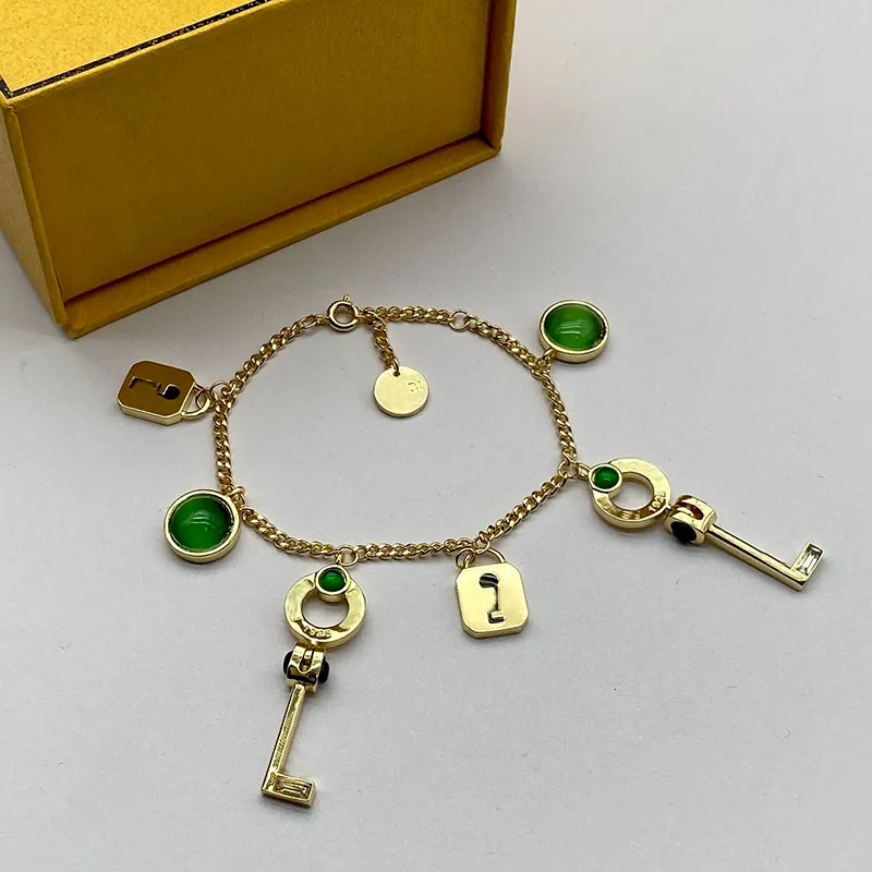10 Bracelets pour femmes mixtes bijoux de créateur de luxe pour femmes bracelet de chaîne en or clés pendantes pendantes rose bracelet bracelet f