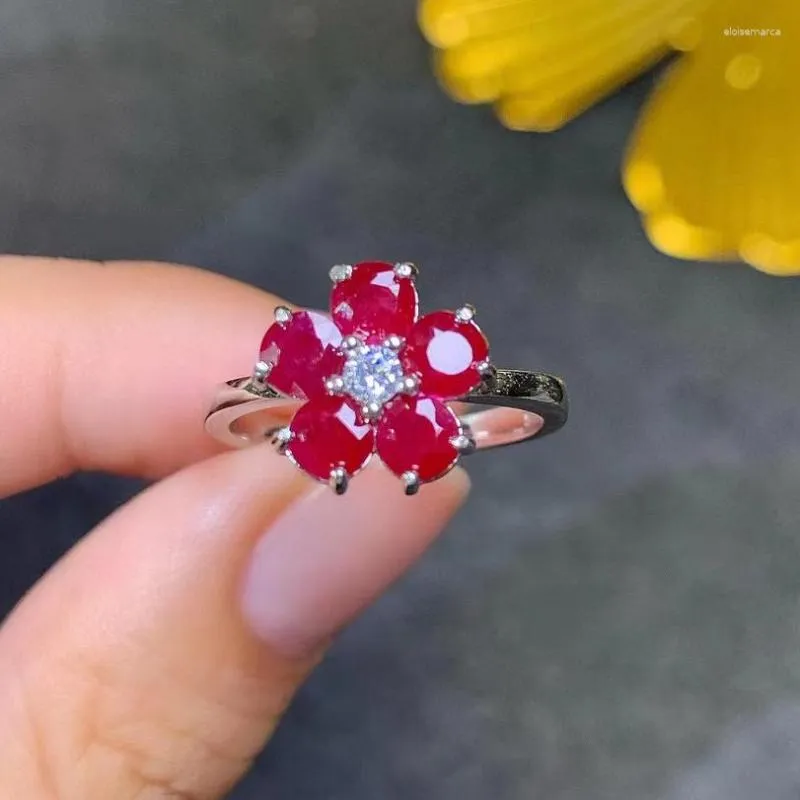 Anelli a grappolo anello floreale gemma classico 4 mm Totale 1ct di gioielli in argento Ruby 925 con placcatura dorata a 3 strati