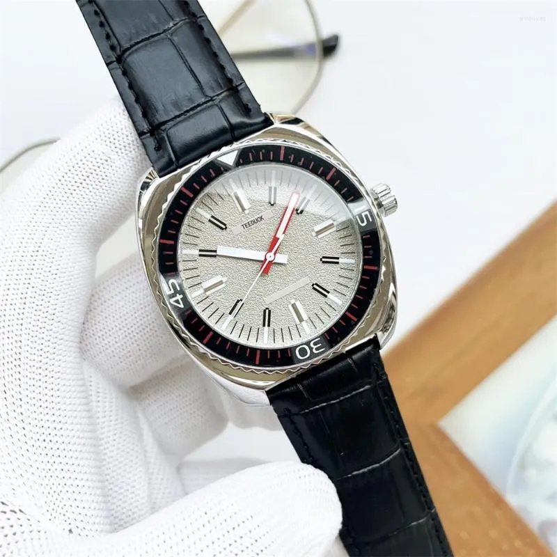 Armbandsur kvarts titta på lyxband vattentätning rostfritt stål läder roterande bezel kronograf 44mm män armbandsur