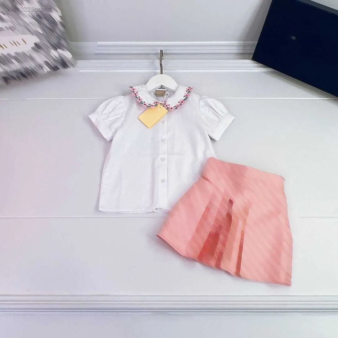 Designer Baby Tracksuits Girls Dresses Set storlek 100-160 cm 2st Flower Embroidered Lapel Shirt och Letter Printed kjol aug11