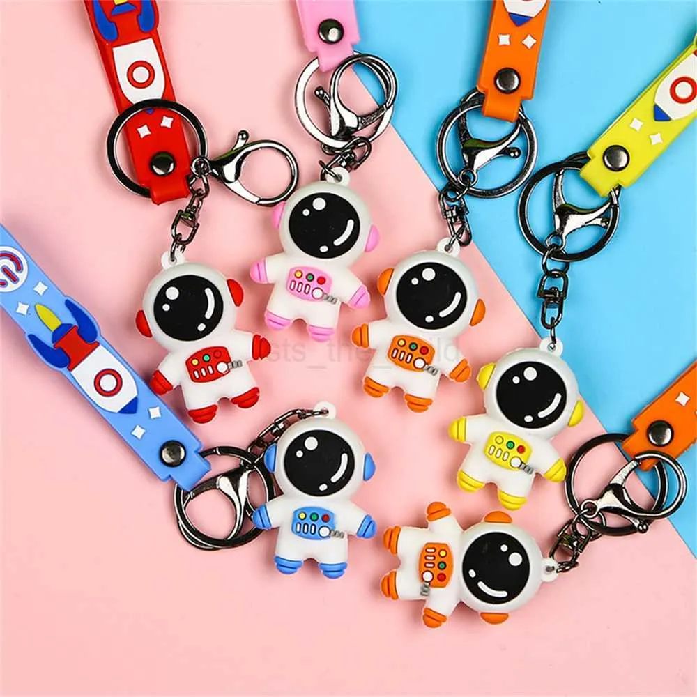 Keychains Lanyards Pvc Soft Rubber Cartoon Panda Keychains Astronaut Doll Key Chain Small Accessories Cute Violence Bear Bag Pendant Gift