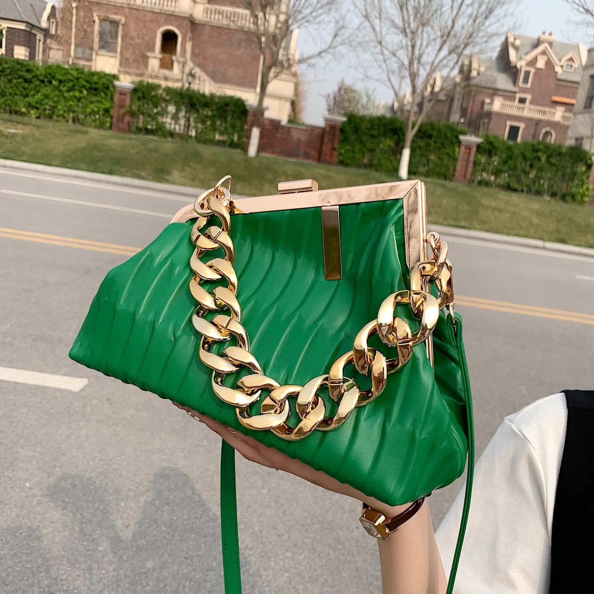 Stucche da donna Scherma Summer Personality Molege Molend Trend Fashion Trend Solid Color Mobile Coin Panna Small Chain Bag Fresh Chain 3 Styles 5293#