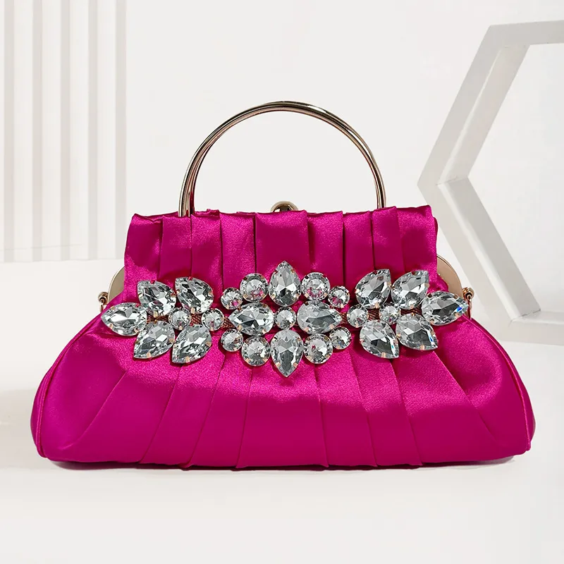 Sacs de soirée à la mode Luxury Sac de dames rétro Imitation Silk Synthétique Diamond Mariage Forme Mandage de mariage Célébrité Fête Pold Dîner Sac 230811