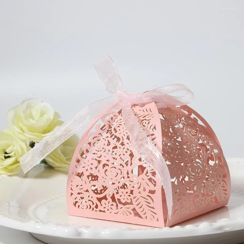 Geschenkwikkel Pink Laser Cut Rose Candy Boxes voor bruidsdouche Annigerary Birthday Party Wedding Decoratie