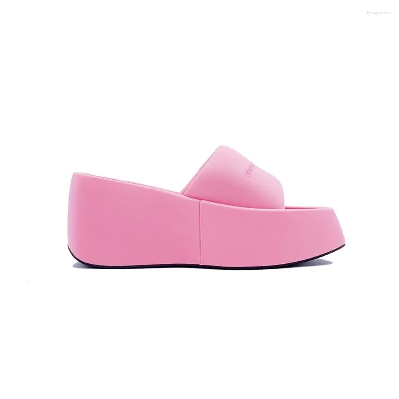 Sandaler Kvinnor Satinplattform tofflor med flerfärgad tjock botten öppen tå design platt bekväm semester avslappnad