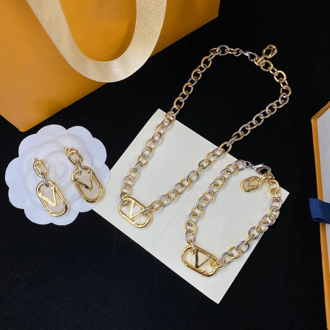 Luksusowy zestaw biżuterii Złote i srebrny dwurączkowy Naszyjnik Designer Bransoletka Projektant Kolczyki Modna biżuteria Wedding Gift