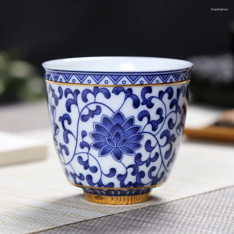 Tumblers azul e branco Porcelana Cúpula de chá grande em cores de esmalte pintado de ouro Flor completa Retro estilo mestre soldado