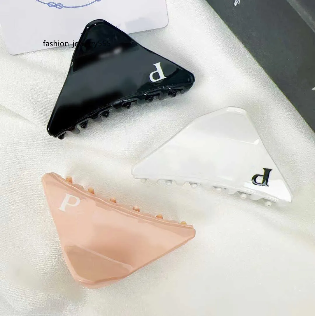 Barrettes New style High-Quality Luxury Womens Designer Triangle Hair Clip For Women Girls Brand Letter Designer Hair Claw Fashion Hair Claw Hairpin Hairclip