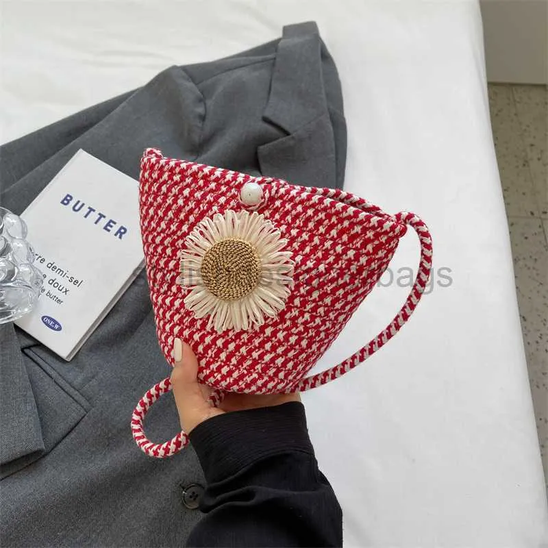 Sacchetti di spiaggia intrecciata intrecciata per donne 2023 Nuovo sacchetta di fiori di fiori spiaggia in tessuto a una spalla Bagstilishdesignerbags