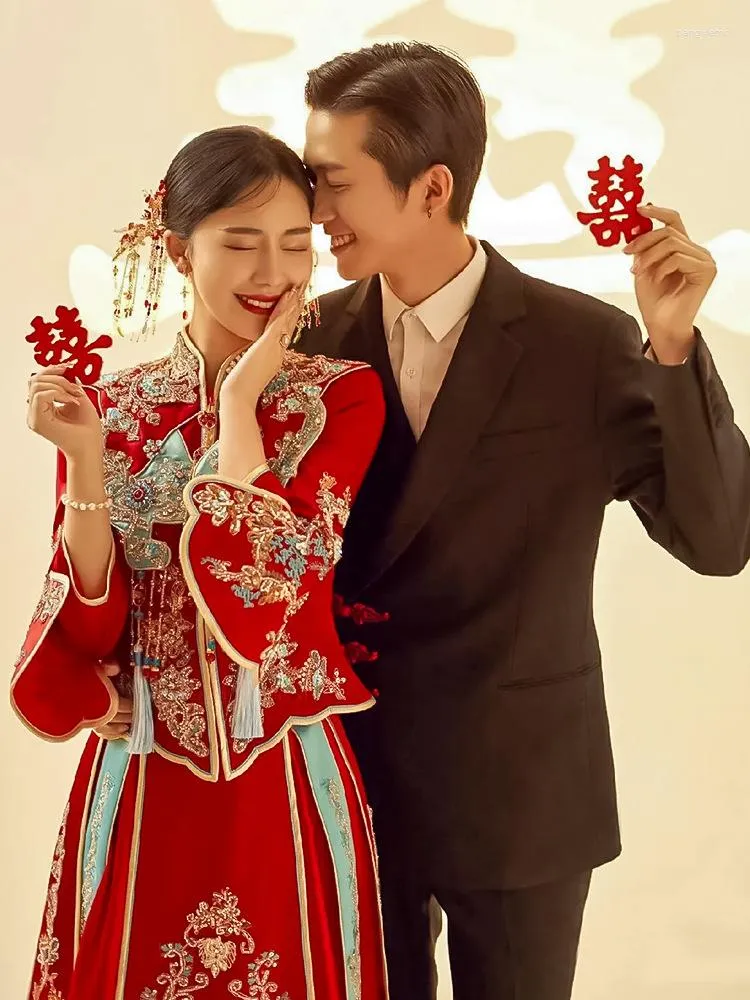 Etnische kleding elegant huwelijk toast feestjurk cheongsam luxe bruid pailletten borduurwerk kralen tassel trouwjurk
