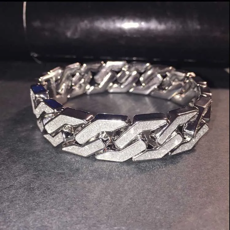 Anpassning isad ut armband Vitt guldpläterat silver VVS Moissanite Diamond Bling Cuban Link Chain Cuban Armband