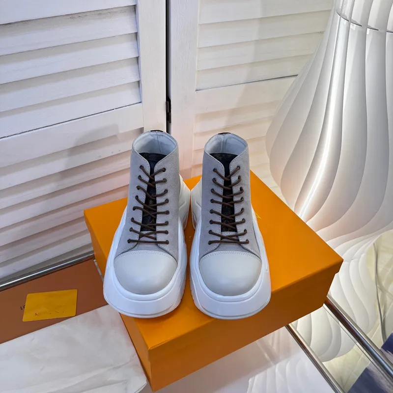 Designerskie luksusowe buty mężczyźni butów dla kobiet platforma cienki wygoda wytłoczone patentowe muły miedziane potrójne 0808