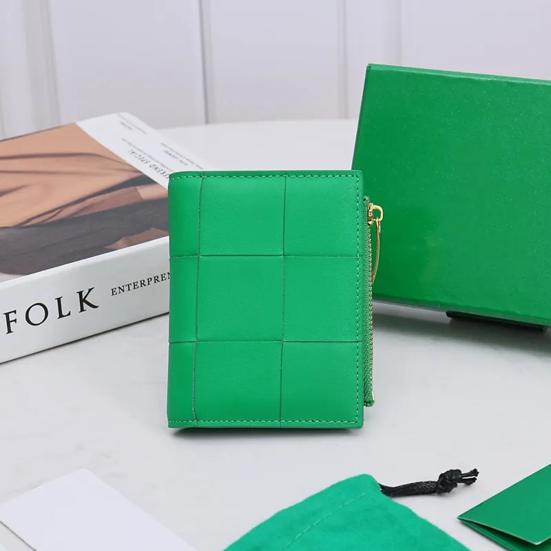 Designer Gerined Leather Coin Purse Luxury Brand Fashion Fashion Ladies portefeuille Sac de rangement multifonctionnel Bouton Snap Zipper Design tissé à la main 2023 NOUVEAU PARROT GREEN