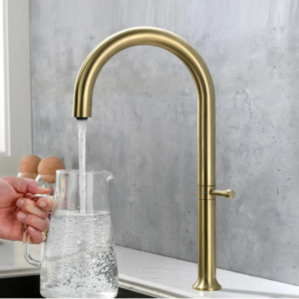 Mezclador de fregadero de cocina grifo 304 acero inoxidable 360 ​​Rotación libre Manija individual Agua caliente Color dorado con válvula de cerámica