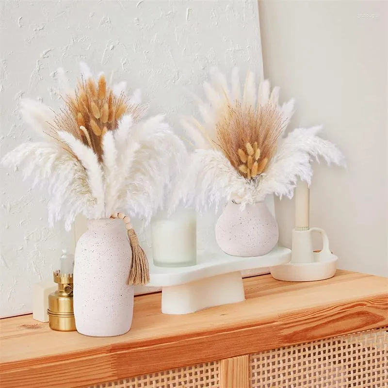 装飾的な花50pcs白いふわふわパンパスキリングラスウェディングパーティーのための天然の乾燥花ホーム装飾テーブルと部屋