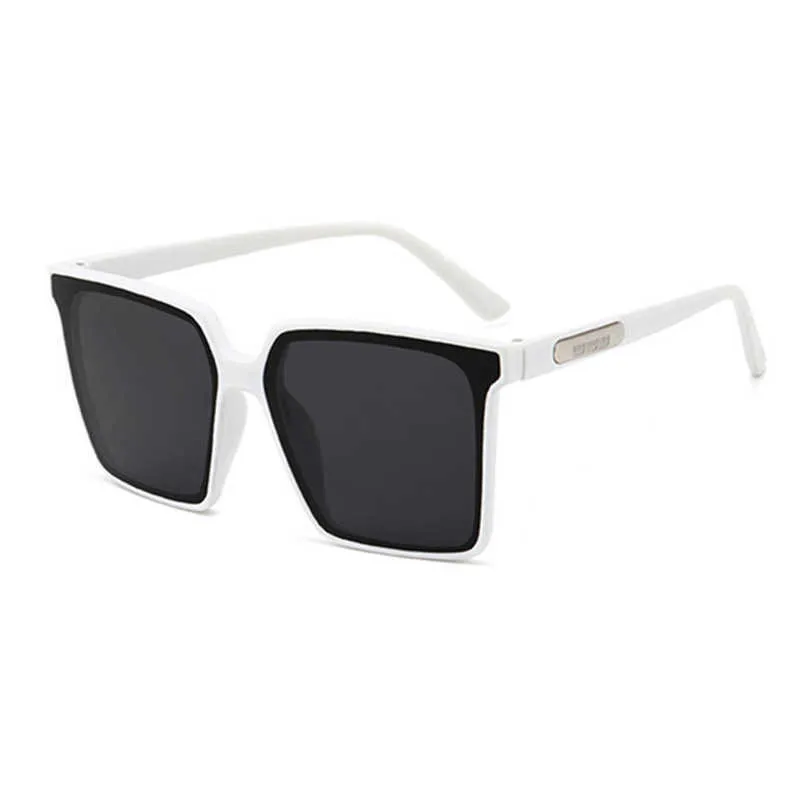 Large frame black plain tinted women's personality street photos sunglasses fashionable ins square round face glasses