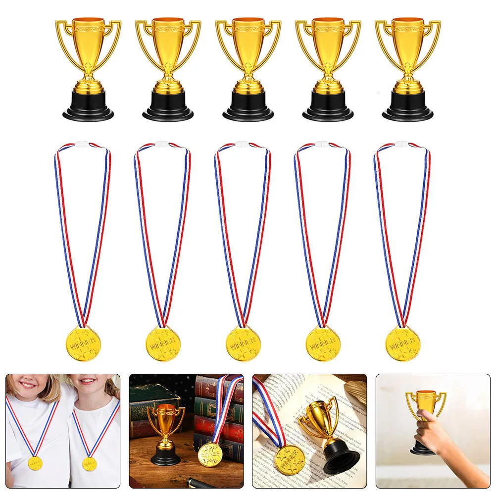 Andere huizentuin voetbal medaille kleine trofee medailles kinderen spel feest prop mini kit plastic speelseldiok 230812