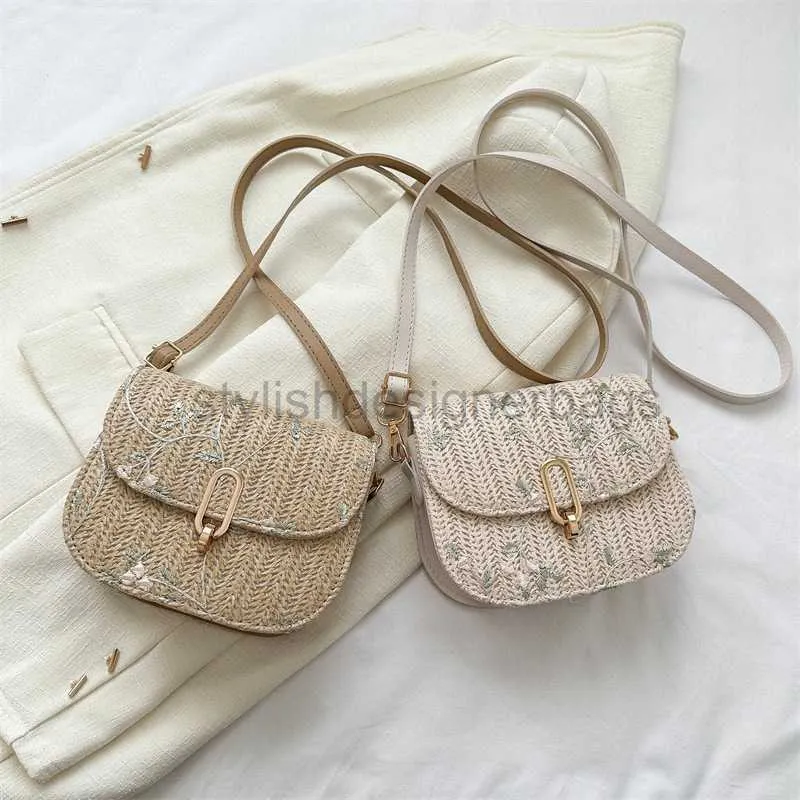 Strandtassen Damestas Koreaanse versie 2022 Nieuwe zomerse mode Straw geweven lock gesp buckle Saddle Bag Chain Dames één schouder Crossbody SmakstylishDesigner Bags