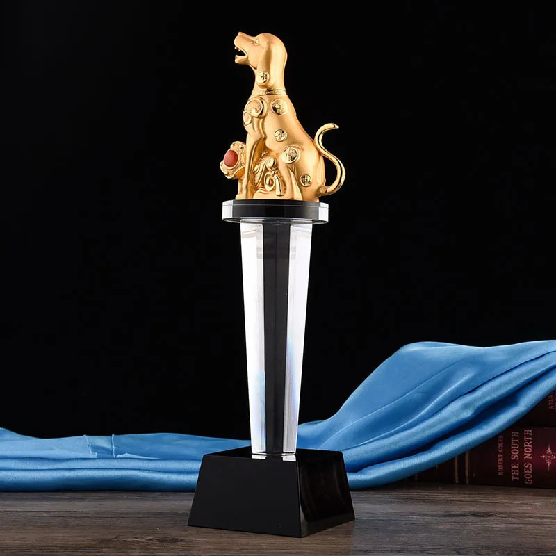 Objets décoratifs Figurines Animal Dog Crystal Trophy Medal Ruhi Custom Gratuit Graving Office Decoration Desk 230812