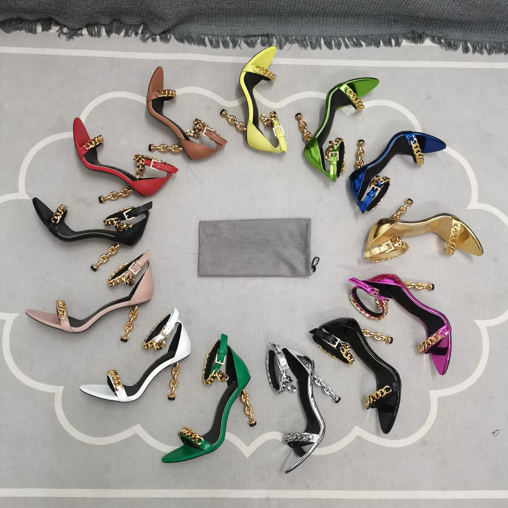 105mm kedja läder sandaler glider klackade öppet tå sko metall läder yttersula kvinnors lyxdesigners afton klänning festskor fabrikskor