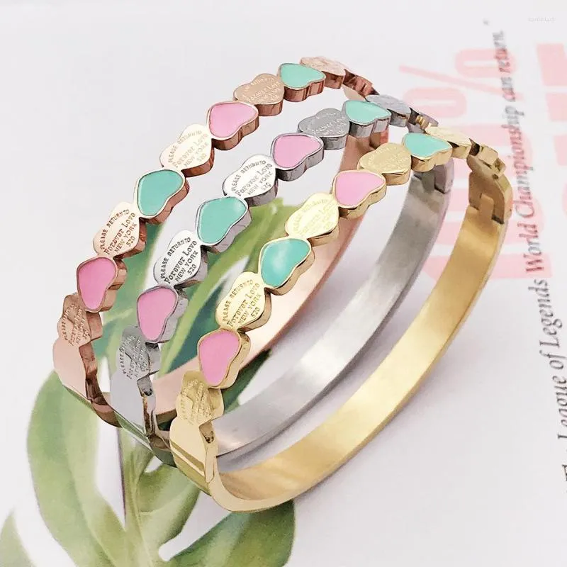 Bangle Hiyee Fashion Love Três cores Bracelet Plated 18K Gold College Style Style Feminino Acessórios de aço inoxidável