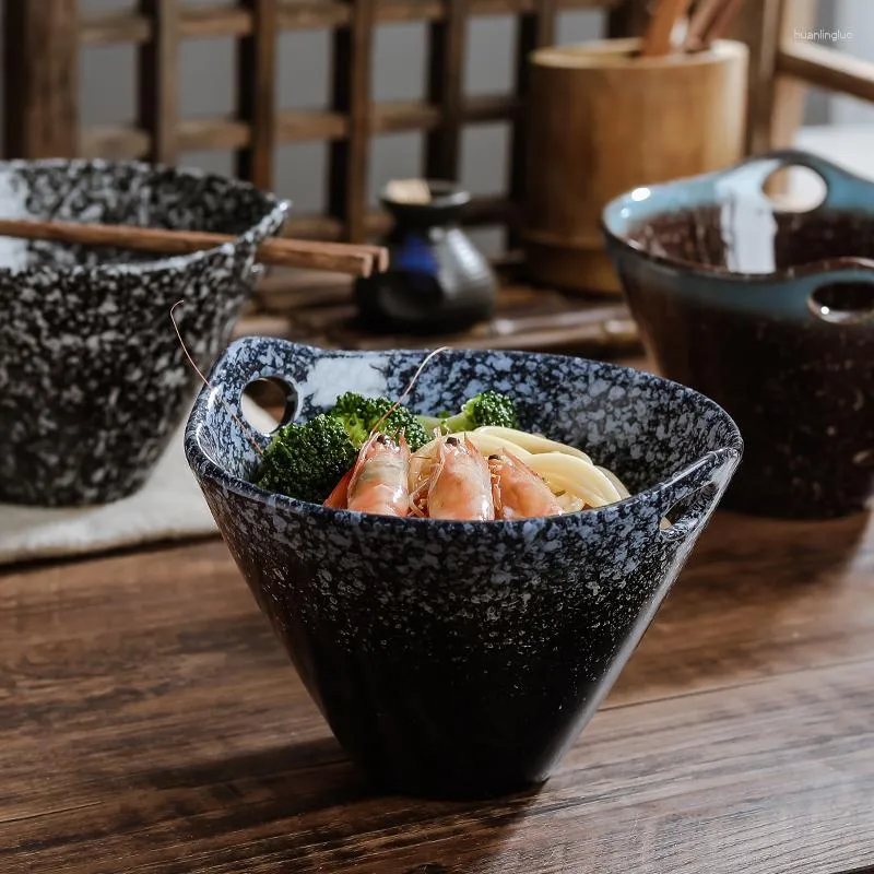 Ciotole Il forno giapponese ha trasformato in insalata creativa per noodle a doppia noodle