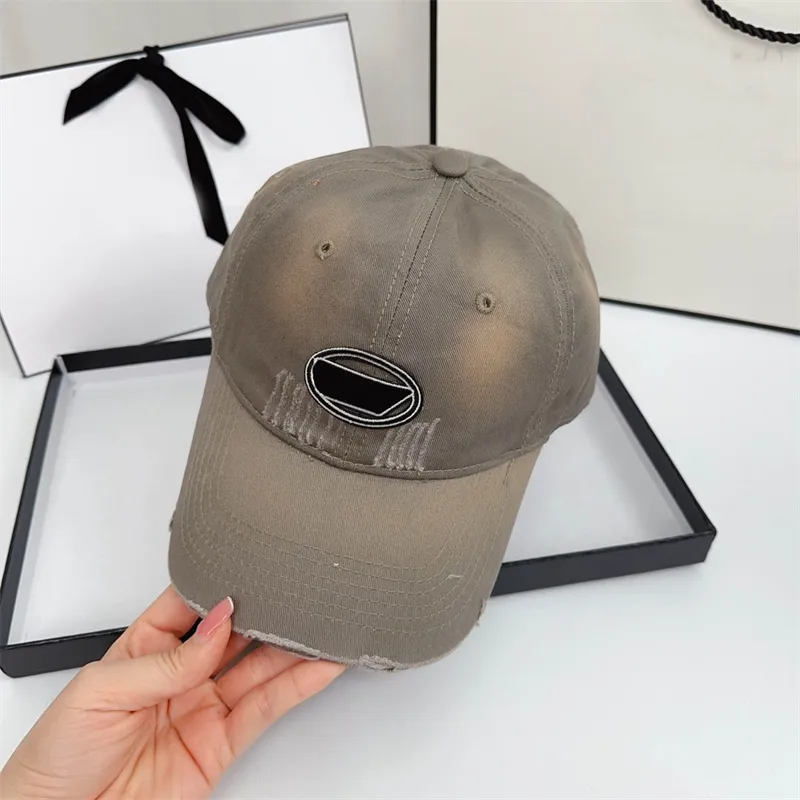 Designer Ball Caps Luxury Baseball Cap Woman Geometric Pattern Sticker Casquette Gradient Grab Old Style Hats Spring Summer Adjustable Hat