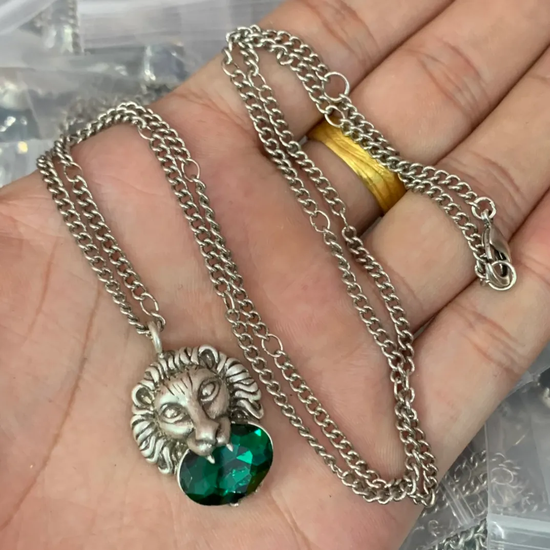 Retro Design Silver Chain Classic Fashion Lion Head with emerald Necklace Retro Couple Neck Chains Necklaces Jewelry Gift CGN2 --25