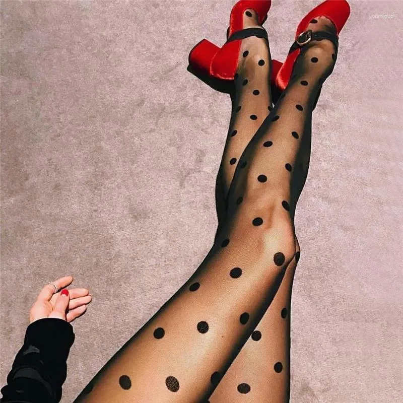 Frauen Socken 2023a Instagram Celebrity hat gezeigt, dass ein polka dot -pures Garn für dünne Leggings verwendet werden kann