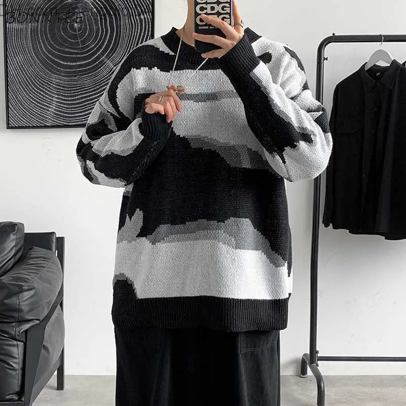 Erkek Sweaters Erkekler Desenli Tie Boya Gençlik Yakışıklı Sokak O-Yastılaşmış Moda Örme Japon Harajuku Kazak Z230814