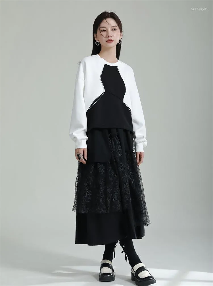 女性のパーカーZhongchuang Rizhen 2023春服のデザイン感覚不規則なスウェットシャツの女性ゆるんで薄いコントラストクルーネックトップ