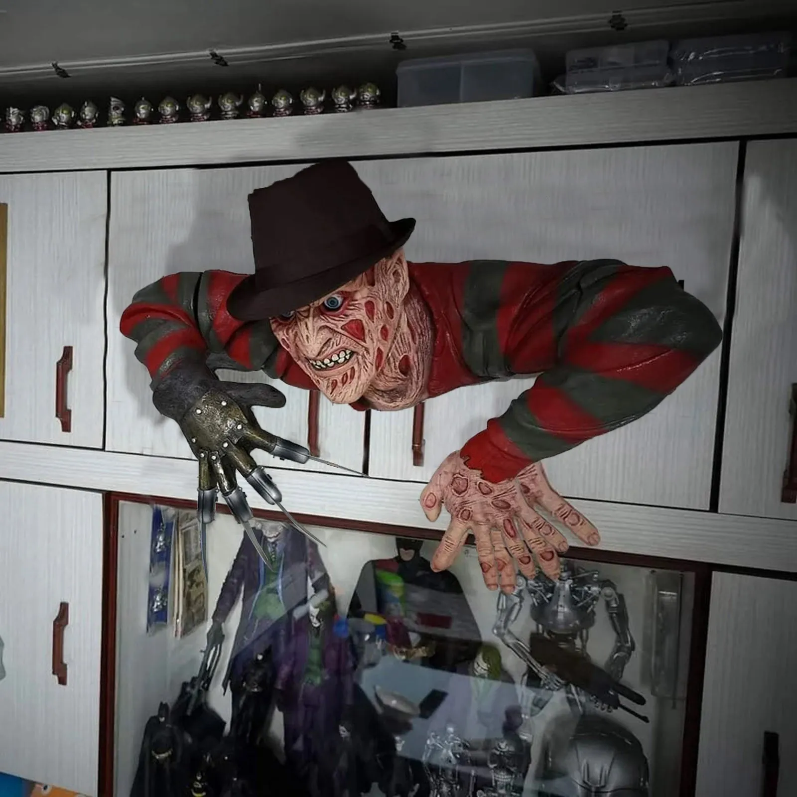 Dekorative Objekte Figuren Ruby's Elm Street Nightmare Krueger 322515cm Grab Walker Dekor Halloween Christina Horror Geschenkbewegung Figur Orament 230812