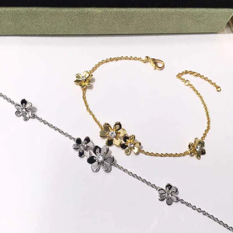 Flower Charm Bracelet In Sterling Silver For Women Wedding_voghion.com