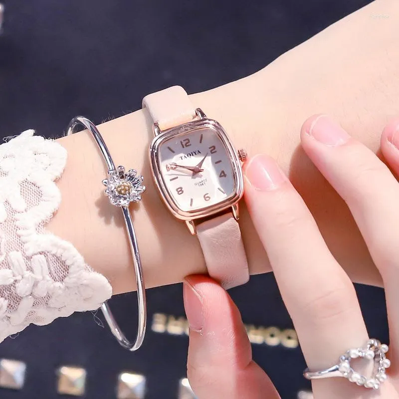 Montre-bracelets vintage square petit quartz quartz regarde le tempérament de mode simple pour fille d'étudiant horloge cadeaux reloj de mujer