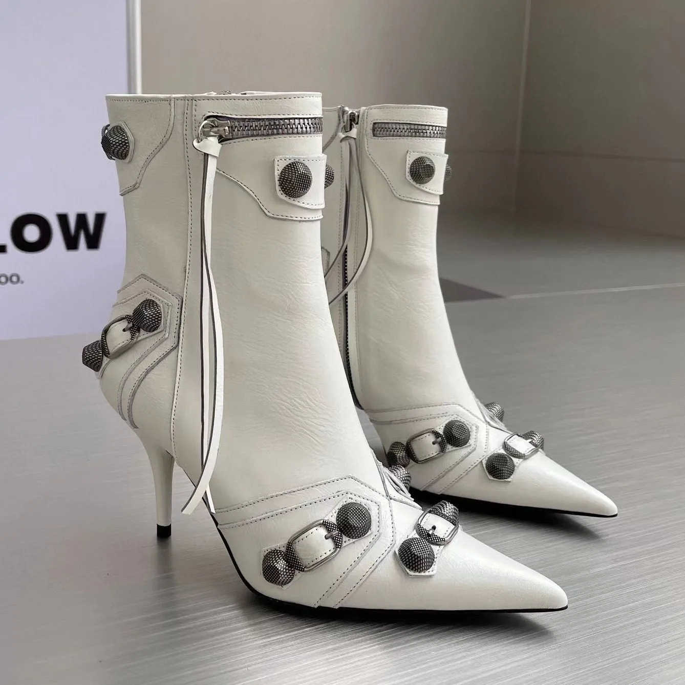 Pointed buckle best sale shoes