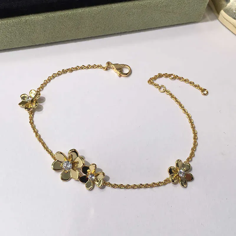 Flower Charm Bracelet In Sterling Silver For Women Wedding_voghion.com