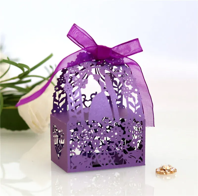 Creative Wedding Favor Holders Candy Bags Laser Cut Paper Hollow Out Candy Box With Ribbons Lovers Flowers Butterflies Wedding Gift Boxes