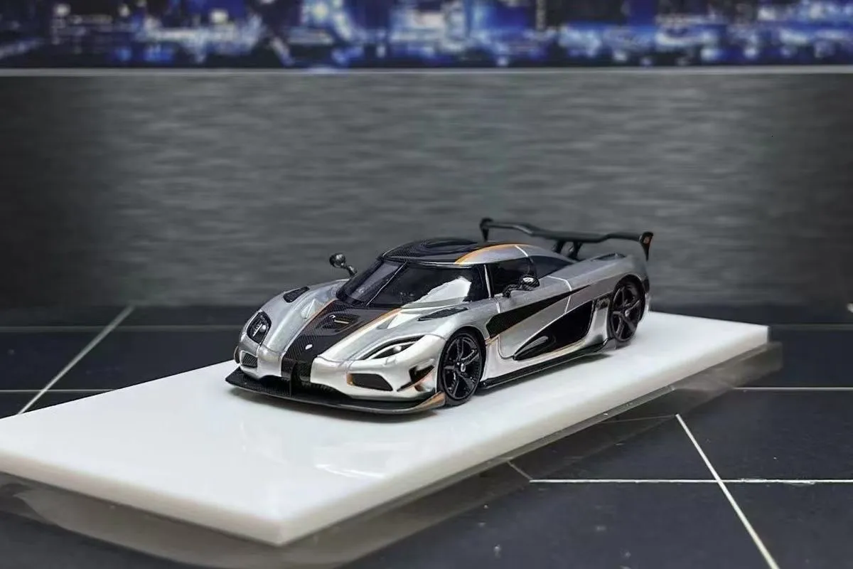 Предпропта модели лиц -модели в октябре XKE 1 64 Koenigsegg Agera RS RSIN CAR 230814