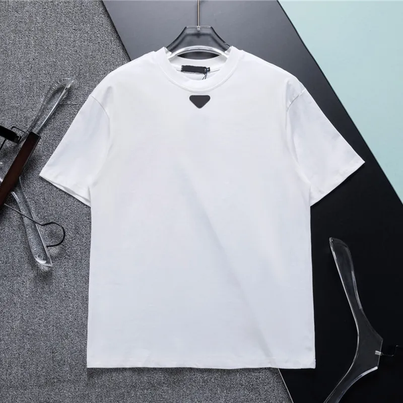 T-shirt pour hommes de luxe designer avec badge t-shirts mâles mâles chemises coton doux coton décontracté à manches courtes courte