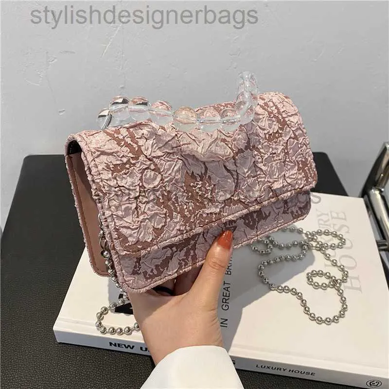 Kvällspåsar texturnätverk röd liten fyrkantig väska ny 2023 Autumn Pearl Chain Bag fashionabla och trendiga middagsväska veckade handväskor