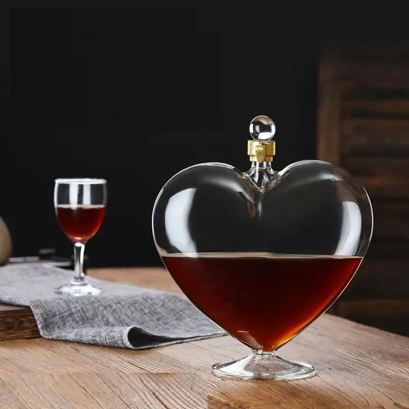 Bar Tools Exquisite Fashion 1300ml Heart Shaped Wine Bottle Sealed Whiskey Vodka Sake Shochu Decanter Decoration Hip Flask Gift Jug 230814