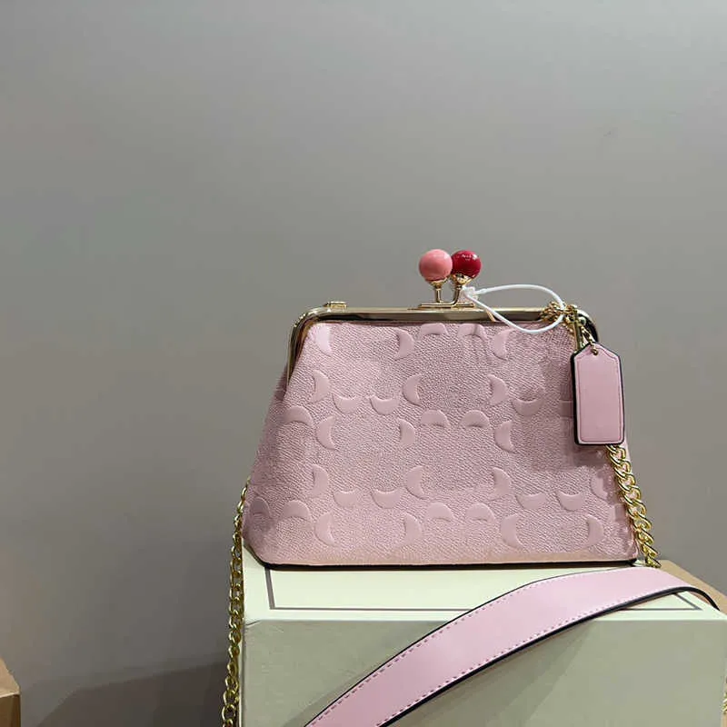 lyxväskor designer kvinnor väska rosa handväska söt körsbärsklipp crossbody väska handväskor mode kontor reser axelpåsar handväska 230814