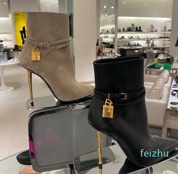 In punta shop di piedi calzature