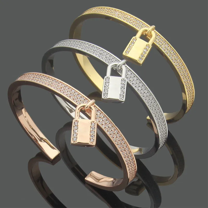 Bedelarmbanden Koreaanse open armband slot hanger voor vrouwen luxe sieraden stenen roestvrijstalen arm accessoires cadeau 230814
