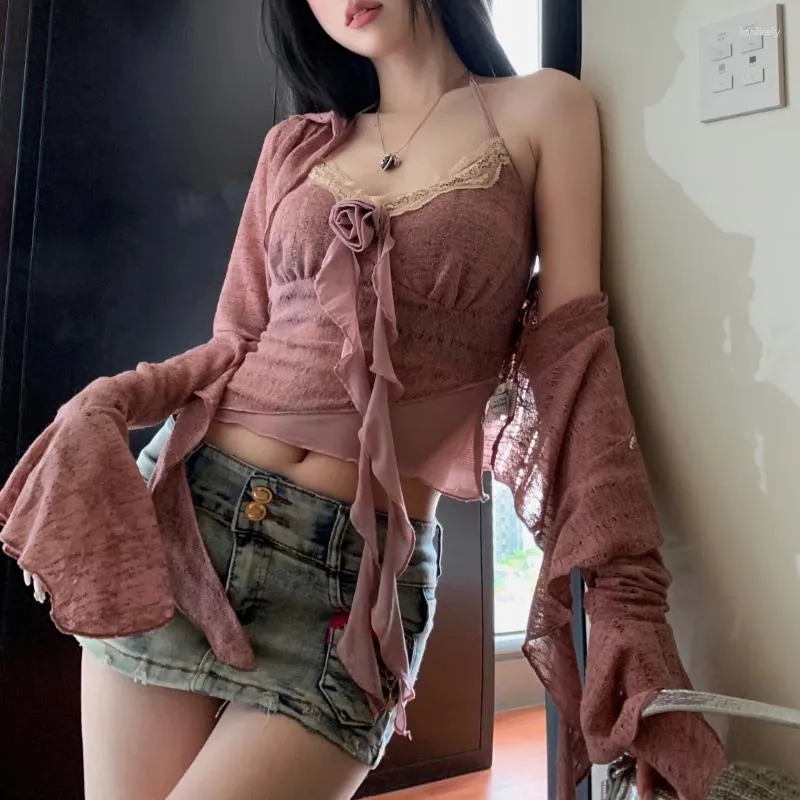 Kvinnors T-skjortor 2023 Autumn Korean V-ringning Lace Up Ruffled Casual Sticked Long-Sleeved Shirt Women 3d Floral Sexig Camisole Tvådelad kostym