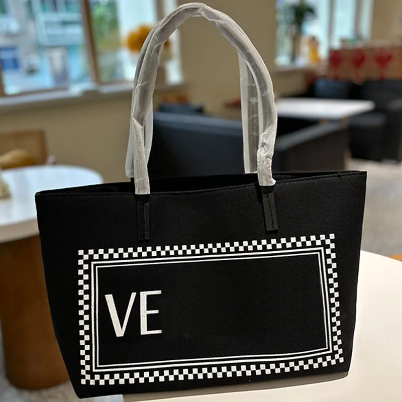 Canvas Tote Shopping Bag stora kapacitetsfickor axelväska mode Vita bokstäver Läderhandtag Intern dragkedja Ficka 36 cm