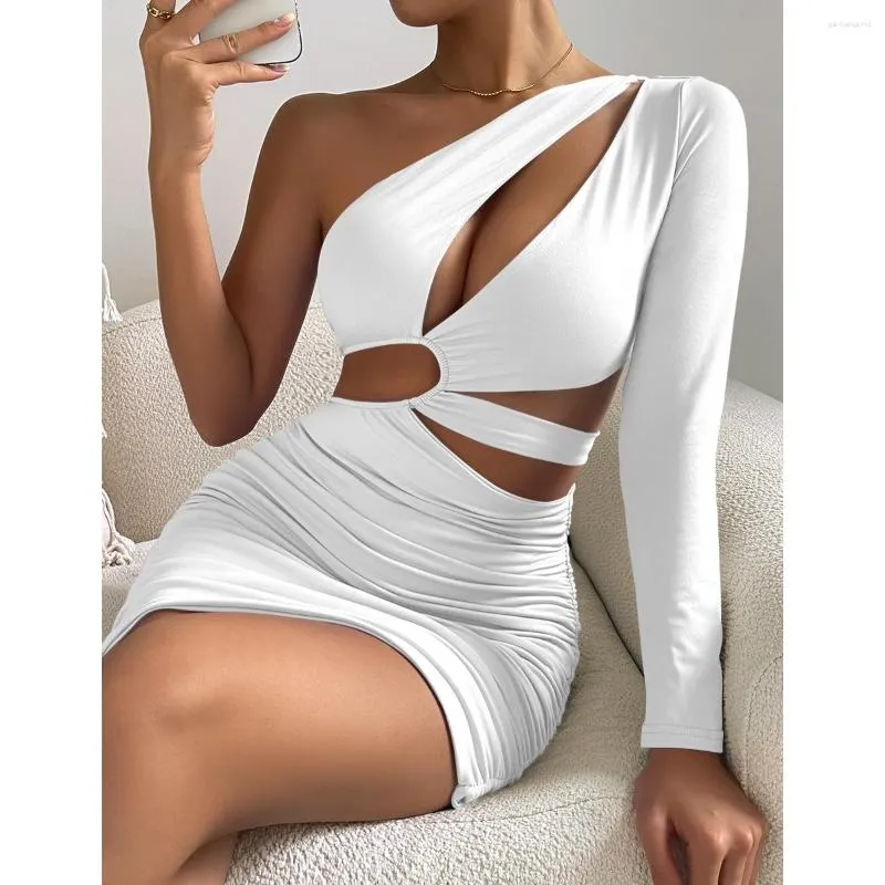 Robes décontractées blanches une épaule à manches longues mini robe mince sexy femme hauteur stretch hollow out bcheded bodycon bureau club club.